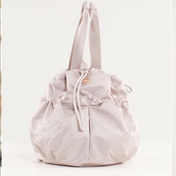 lululemon athletica Handbags - Lululemon Bliss Bag Bold Blossom Embossed Dune